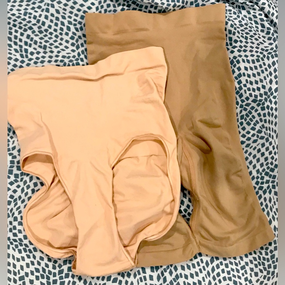 Skims Nude Seamless Sculpting Shorts & Panties